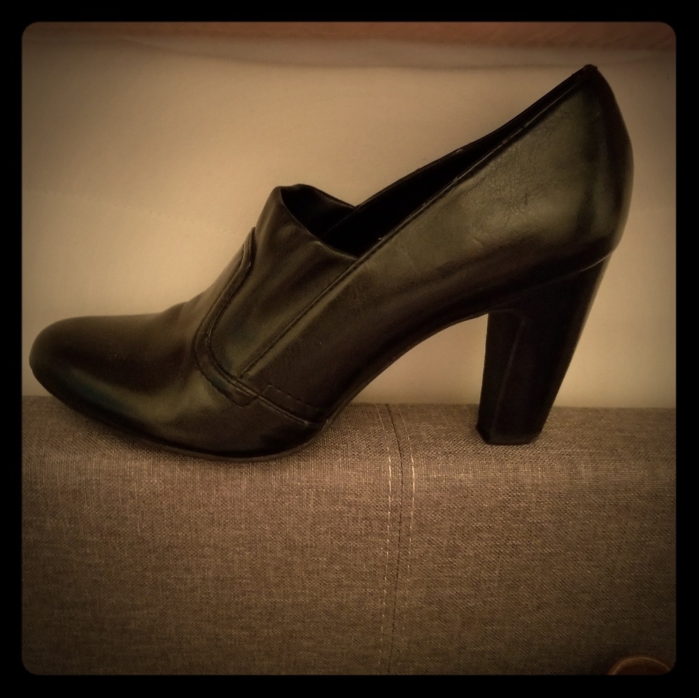Chic black leather Heels Lightly worn